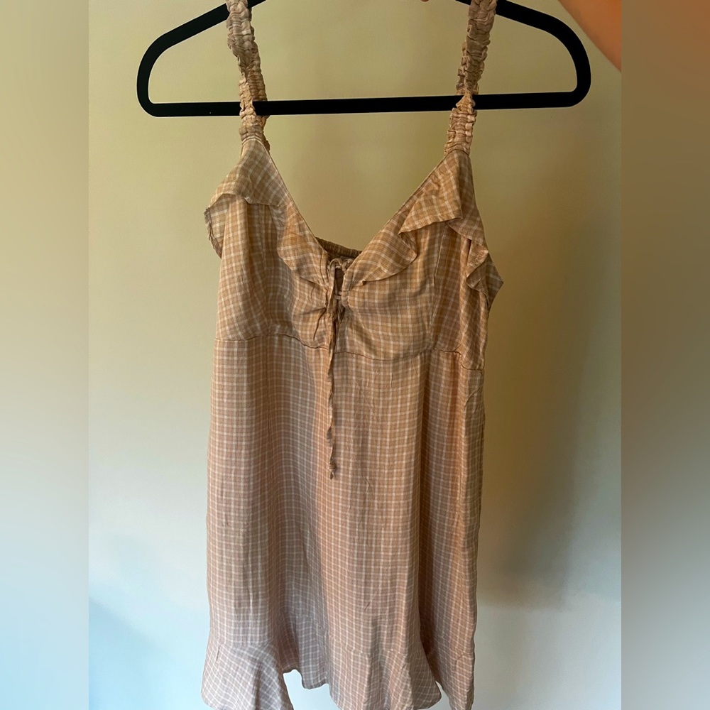 Medium flowey white and tan dress for summer
